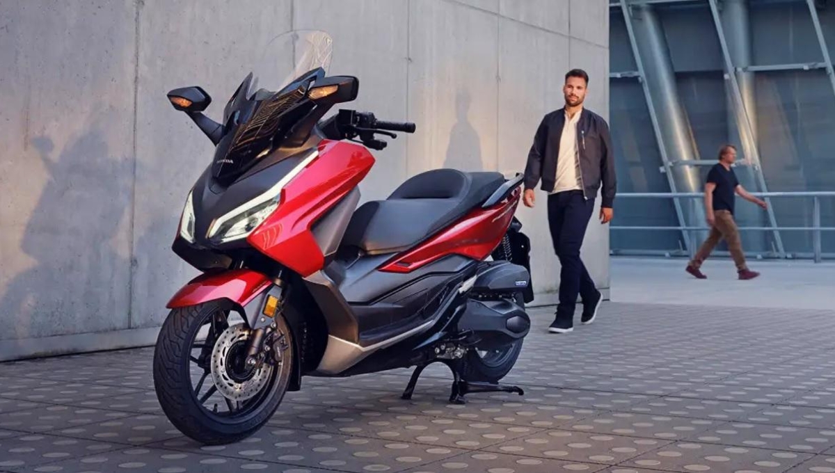 Honda Forza 350: A Luxurious Power Scooter with 30 kmpl Mileage and Premium Style at Rs 3.7 Lakh