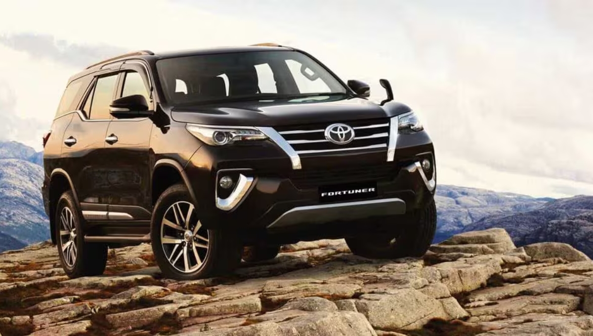 Toyota Fortuner: A Bold SUV with 14.2 kmpl Mileage and Rs 33.43 Lakh Starting Price