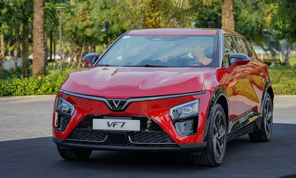 VinFast VF7