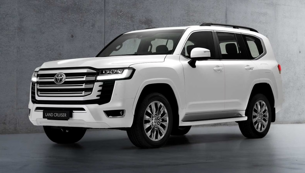 Toyota Land Cruiser 300: Royal Ride with 11 kmpl Mileage and Rs 2.10 Crore Starting Price