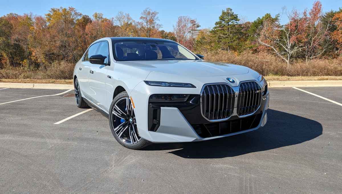 BMW i7 Review: 560 Km Range, 650+ BHP Power And Rs 2 Cr Royal Electric Experience