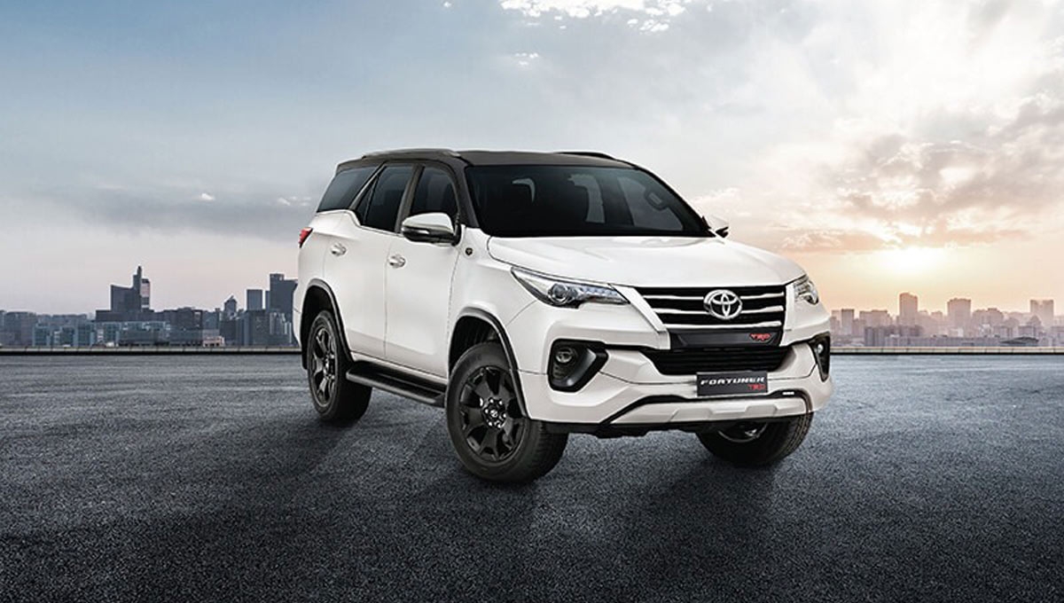  Toyota Fortuner Review: Bold Looks, Diesel Muscle And 14.2 kmpl Mileage, Starting at Rs 33.43 Lakh 