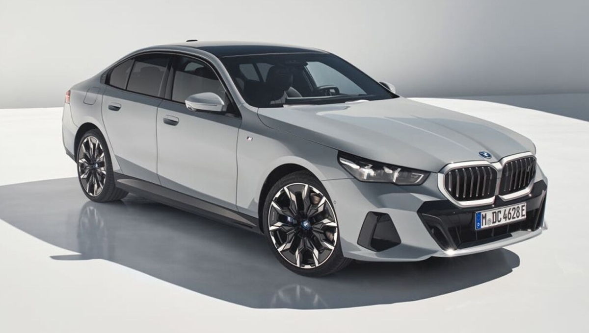 BMW i5 Review: 516 km Range, 592 BHP Power And Just 30-Min Fast Charging, Luxury EV at Rs 88 Lakh
