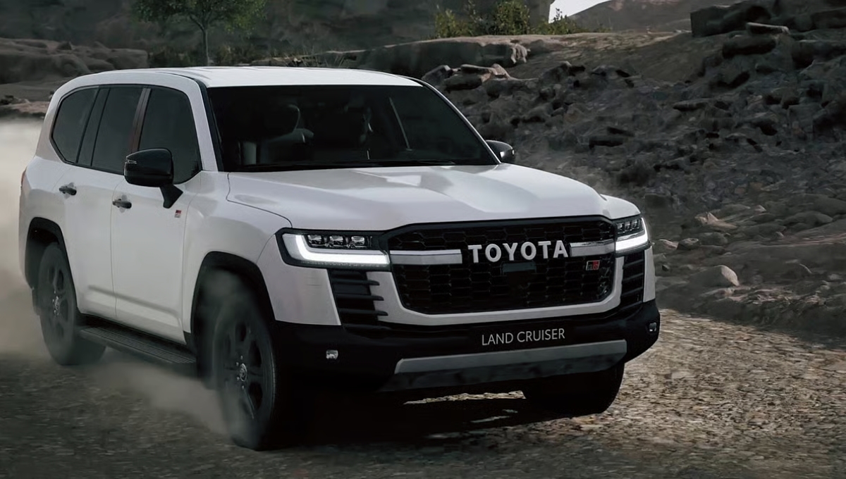 Toyota Land Cruiser 300: Royal Ride with 11 kmpl Mileage and Rs 2.10 Crore Starting Price