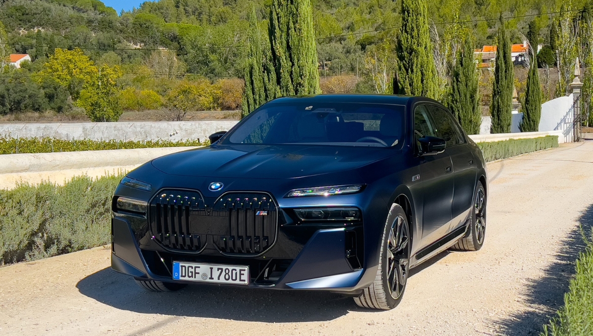 BMW i7 Review: 560 Km Range, 650+ BHP Power And Rs 2 Cr Royal Electric Experience